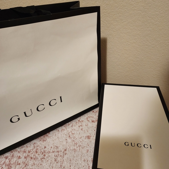 Gucci Women's White Sneakers with Embroidery Floral Design - Picture 9 of 9